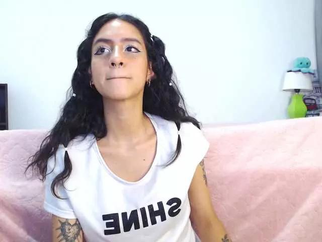 AlinaWoolf on BongaCams 