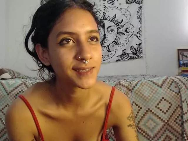 AlinaWoolf on BongaCams 