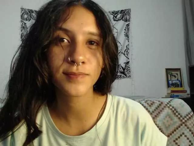 AlinaWoolf on BongaCams 