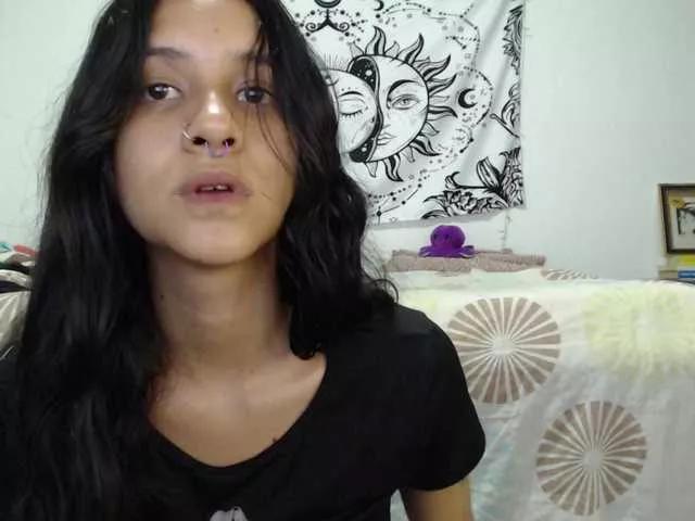 AlinaWoolf on BongaCams 