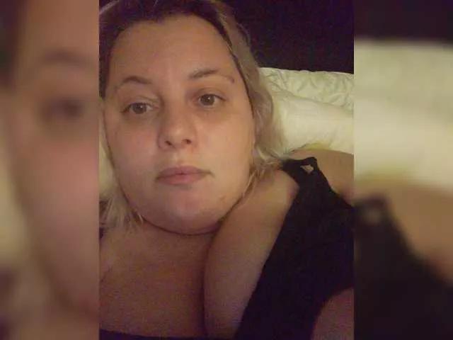 Bigtitsbaby90 on BongaCams 