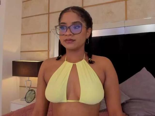 Camilafoox on BongaCams 