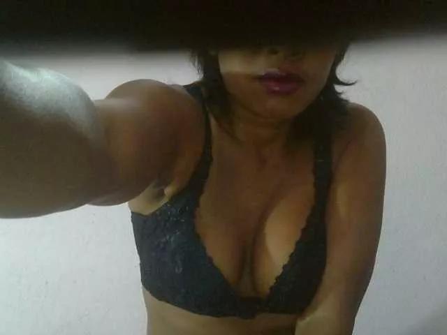 Dayannah1 on BongaCams 