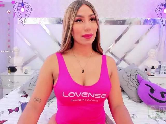 EmilyLeah on BongaCams 