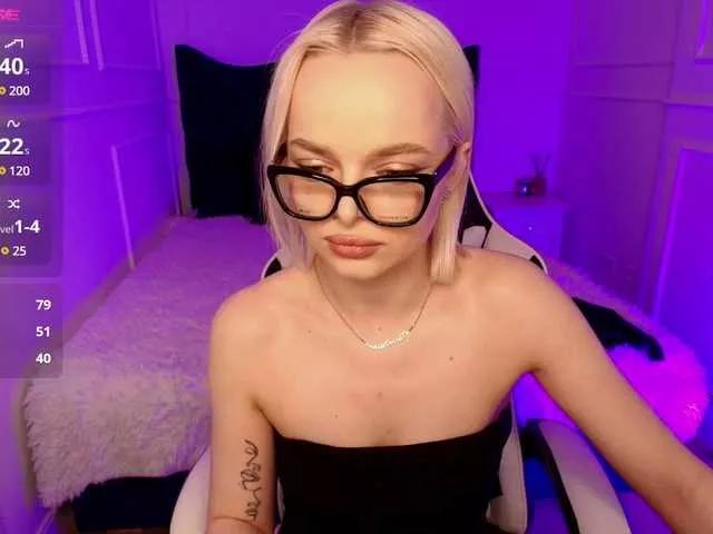 horny-blondie on BongaCams 