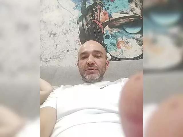 Kleo-Max on BongaCams 