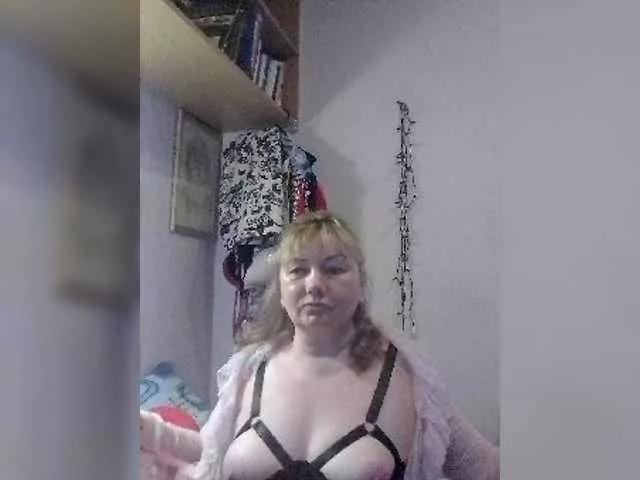 LucyAlexis on BongaCams 