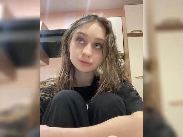 Mariahiness18 on BongaCams 