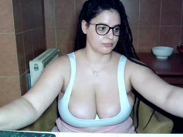 MoniqQuuen on BongaCams 