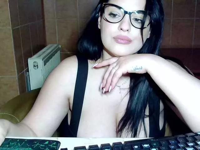 MoniqQuuen on BongaCams 