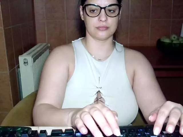 MoniqQuuen on BongaCams 