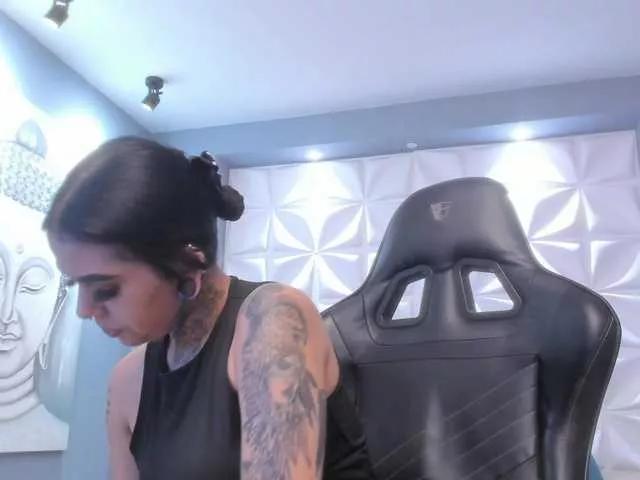 PaulinneSmith on BongaCams 