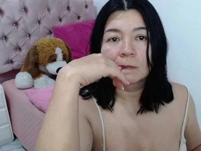 prettyWoman35 on BongaCams 