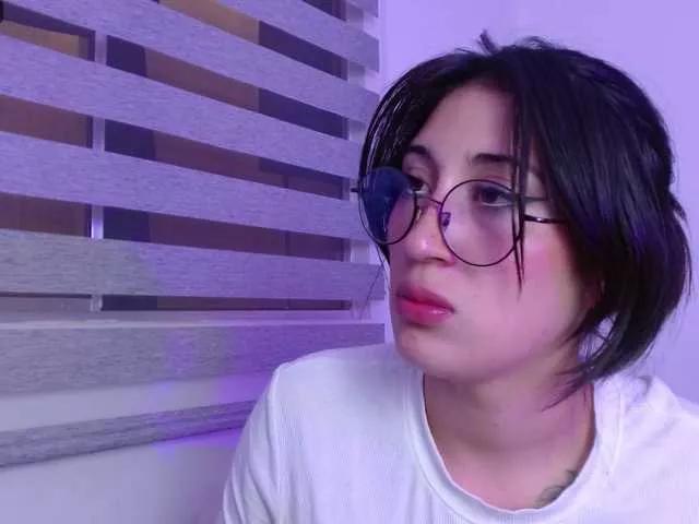 Red-moonn on BongaCams 