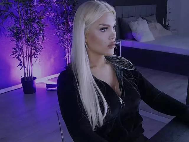 ShayBlondee on BongaCams 