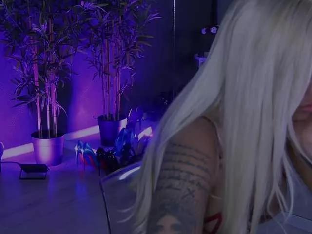 ShayBlondee on BongaCams 