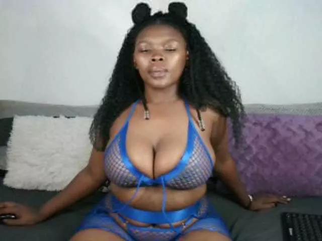 Thickqueenxxx on BongaCams 