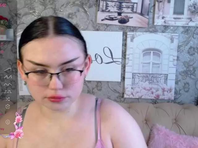 tinawalked on BongaCams 