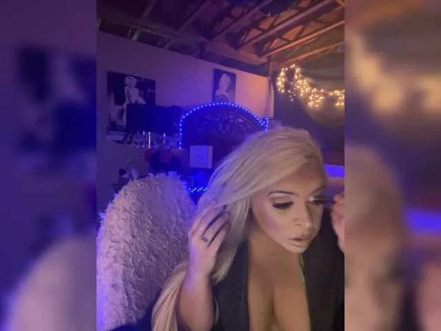 xtinastar on BongaCams 