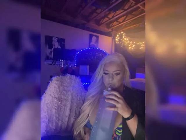 xtinastar on BongaCams 