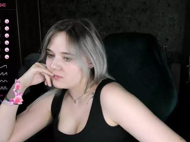 your-small-bunny on BongaCams 