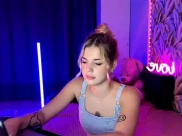 adrianawow1 on Chaturbate 