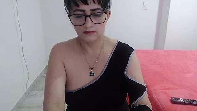 ISABEEL_SOFIA01 on StripChat 