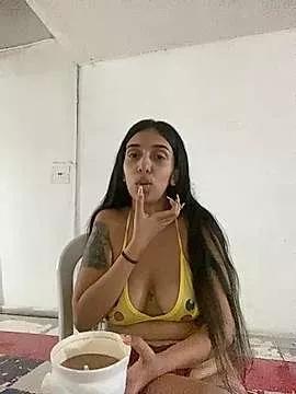 kiaraglam2 on StripChat 