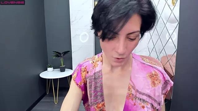 LorenDaze on StripChat 